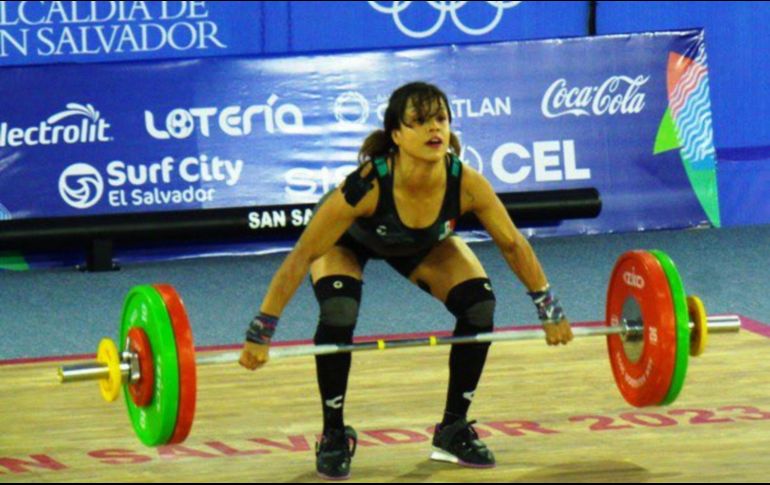 La jalisciense Janeth Gómez ganó medalla en las pruebas de envión y levantando 120 kilógramos. ESPECIAL/Code Jalisco
