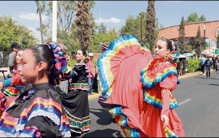 Los contingentes pasaron por la Pila Seca. ESPECIAL