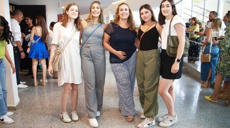 María Paula Álvarez, Carola Galindo, Mónica Cruz, Montse Preciado y Ximena Hernández. GENTE BIEN JALISCO/ Antonio Martínez