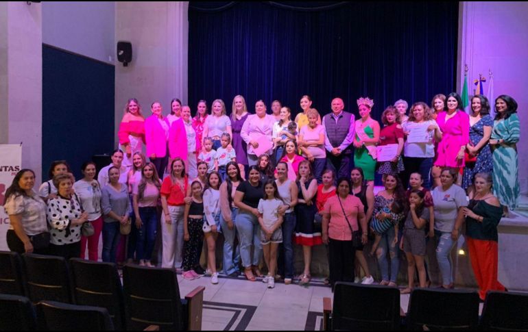 Limón entregó sus reconocimientos, tanto a las líderes de cada municipio, como a sus respectivos comités. ESPECIAL