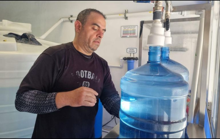 Hasta el doble de garrafones vende cada día la Purificadora San Miguel Arcángel. EL INFORMADOR/ J. Velazco