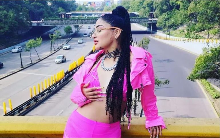 Yulissa Mendoza En sus redes sociales comparte sus canciones y algunos eventos que realiza. SUN
