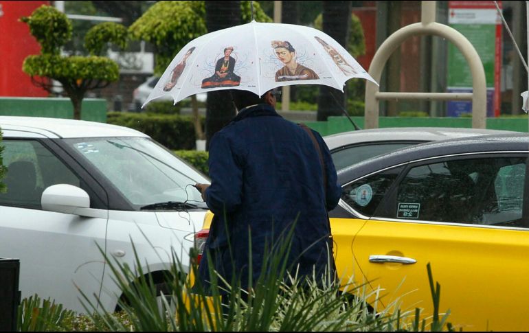 Bomberos Guadalajara promueve el canal de mensajería instantánea de Telegram Alerta Temprana para conocer sobre el clima. ARCHIVO