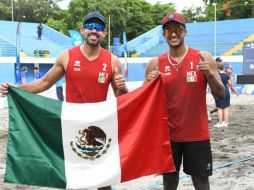La dupla conformada por Juan Virgen y Miguel Sarabia lograron la primera medalla de oro para México en voleibol de playa. ESPECIAL/Conade