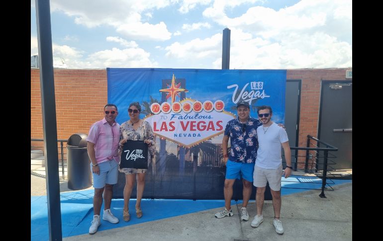 ahora que es el mes del Pride, la temática de esta pool party fue muy ad hoc por los festejos de la diversidad con inflables de unicornio y banderas arcoíris que decoraban las mesas para los invitados especiales y medios de comunicación. EL INFORMADOR / K. Esparza