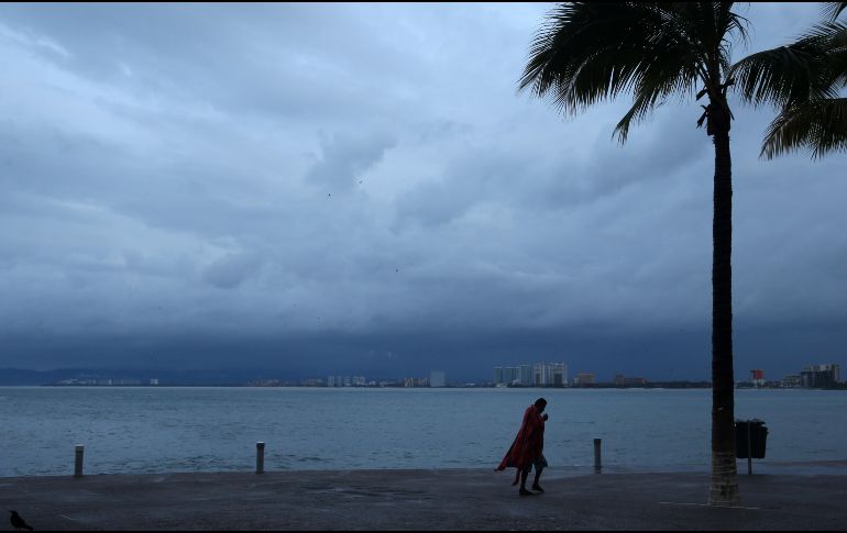 El clima en Puerto Vallarta presenta un 96% de probabilidad de lluvias con vientos del Oeste que irán a una velocidad de 6 km/h. EL INFORMADOR / ARCHIVO