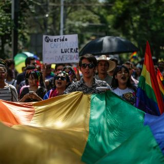 Así comparó López Obrador marcha LGBT+ con marchas feministas en CDMX