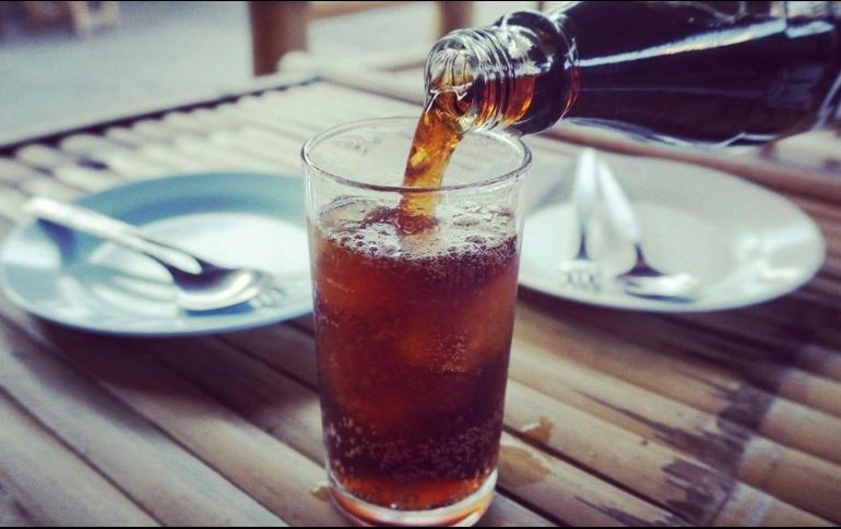 Aconsejan disminuir el consumo de estos refrescos. ESPECIAL