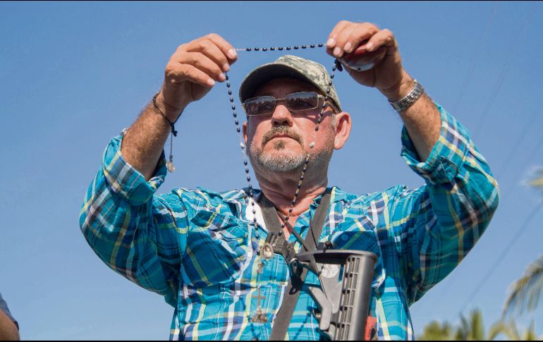 El gobernador de Michoacán dijo que se le había pedido a Hipólito Mora que se quedara en Morelia. La camioneta en la que iba terminó incendiada. EFE