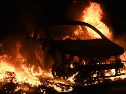 Dos mil coches fueron incendiados durante los enfrentamientos entre manifestantes y policías, según reportó el Ministerio del Interior francés. EFE/J. Mattia