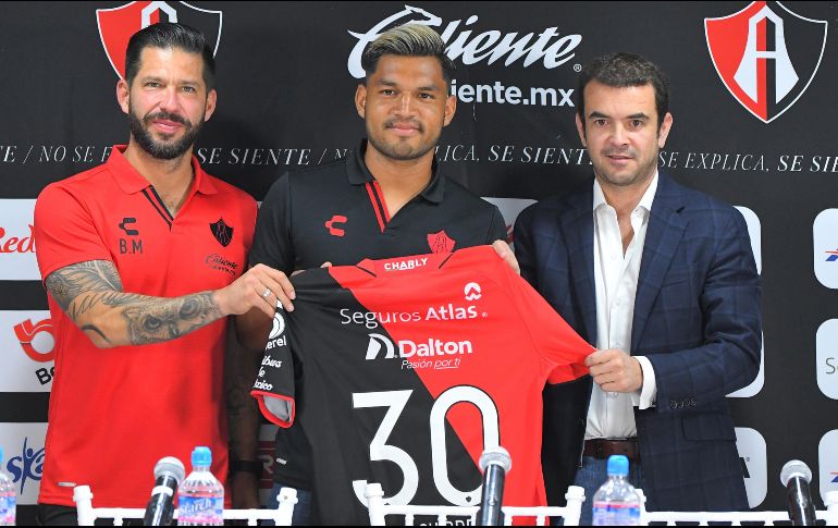 Eduardo Aguirre (C), nuevo jugador de Atlas. SUN / ARCHIVO