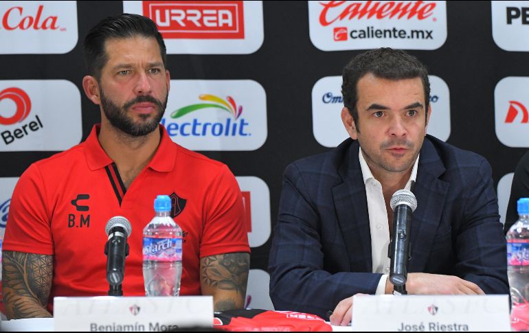 De cara al arranque del Apertura 2023 y de la Leagues Cup, los rojinegros del Atlas se siguen reforzando aun y cuando este viernes presentaron a tres de sus incorporaciones. IMAGO7