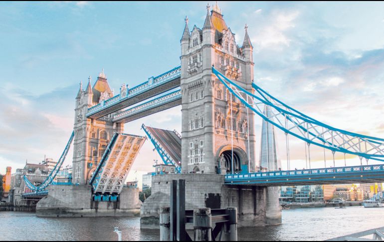 Tower Bridge. Este puente colgante de Londres terminó de ser construido en 1894. PIXABAY