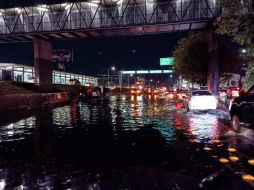 Las inundaciones en la vía pública fueron en Periférico y Pino Suárez con tres vehículos varados. CORTESÍA / Zapopan