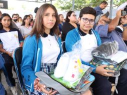 El programa consiste en la entrega de útiles escolares, mochilas y uniformes. ESPECIAL