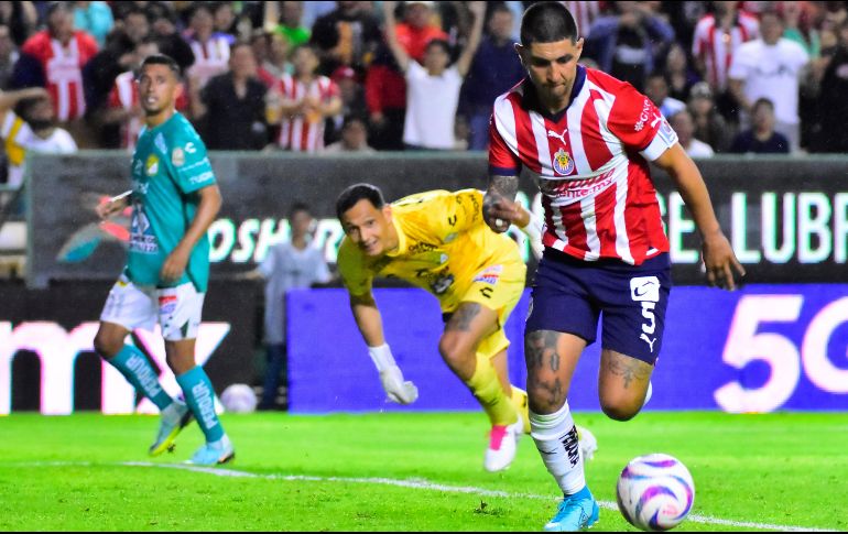 Pese a que no anotó gol, Víctor Guzmán tuvo una gran actuación con el Guadalajara. IMAGO7