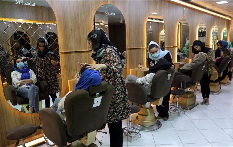 La regulación impuesta contra las mujeres afganas fue dictaminada por el Ministerio de Promoción de la Virtud y la Prevención del Vicio. AP