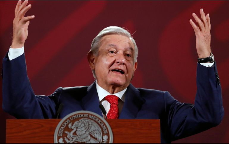 López Obrador refirió que como Presidente de la República cuenta con viáticos, boletos de avión y personal que lo acompaña, pero a los ministros, 