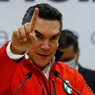 "Es un exceso" que 'Alito' me eche culpa de renuncias del PRI: López Obrador