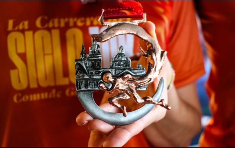 La artista plástica Dulce Luna y el diseñador de moda Alaim Baruch fueron los encargados de la imagen de la medalla y el jersey deportivo que se usará ese día. EL INFORMADOR / A. Navarro