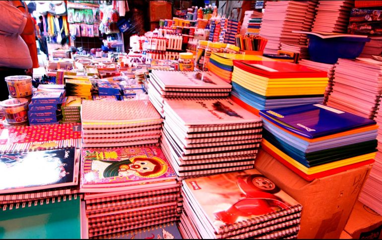 Padres exigen mejor calidad en los útiles que entrega el gobierno a sus hijos. EL INFORMADOR/ ARCHIVO