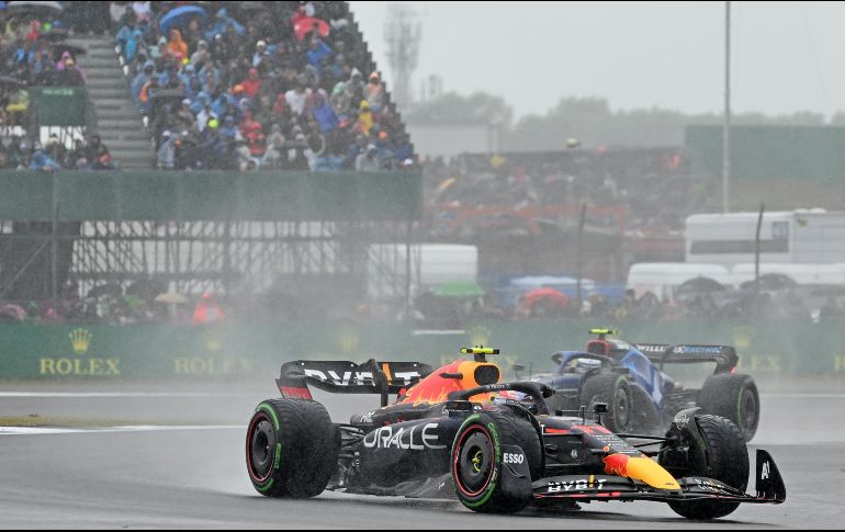 El mexicano Sergio ''Checo'' Pérez correrá su décima carrera de 2023 con Red Bull en el GP de Gran Bretaña. AFP / ARCHIVO