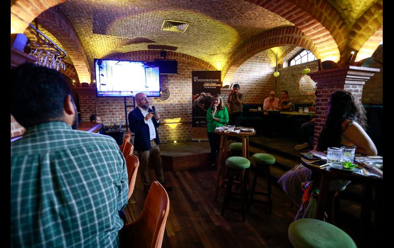 Se llevó a cabo una cita de medios en la que el titular de Cultura UDG, Igor Lozada, hizo un repaso de las estrategias de la institución para el impulso de la danza que, dijo, es “lo menos visto y explotado en este estado”. EL INFORMADOR / C. Zepeda