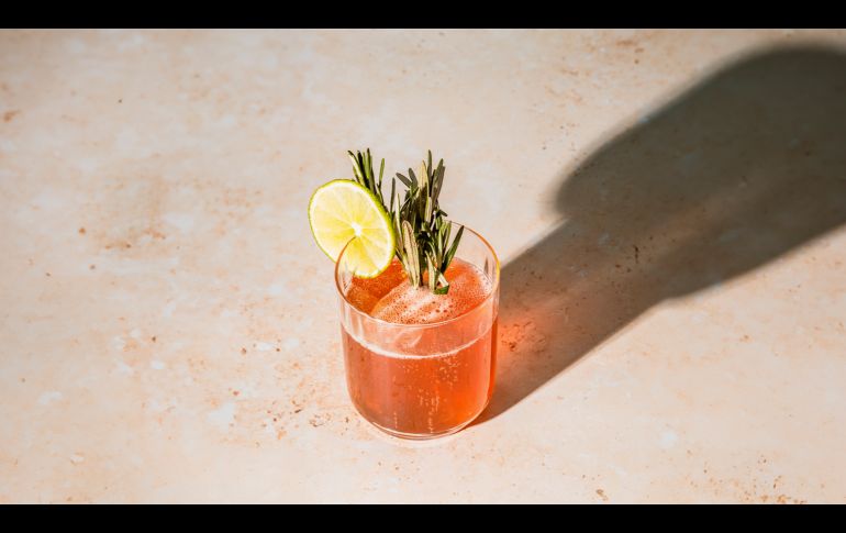 El arte de los cócteles veraniegos. UNSPLASH/ No Revisions