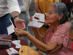 Los pensionados recibirán 6 mil pesos bimestrales en 2024. ESPECIAL