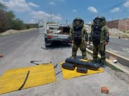 Técnicos especializados desactivaron el coche bomba en Teocaltiche. ESPECIAL