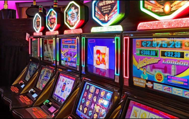 De acuerdo con la versión de la víctima de la agresión que le provocó la amputación de tres dedos de una de sus manos, es que en forma imprevista se presentó una persona lo atacó con un machete y lo culpo de haberlo visto debajo de su carro. PIXABAY