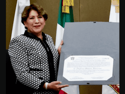 Amalia Pulido, titular del IEEM, felicitó a la maestra Delfina Gómez por haber obtenido la mayoría de los votos. TWITTER / @delfinagomeza