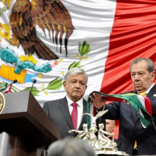 López Obrador reconoce el "legado político" de Muñoz Ledo