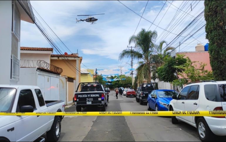 Al arribo de los oficiales fueron recibidos a balazos por los presuntos delincuentes, según eso también tomaron de rehenes a tres mujeres, que al final fueron liberadas. CORTESÍA