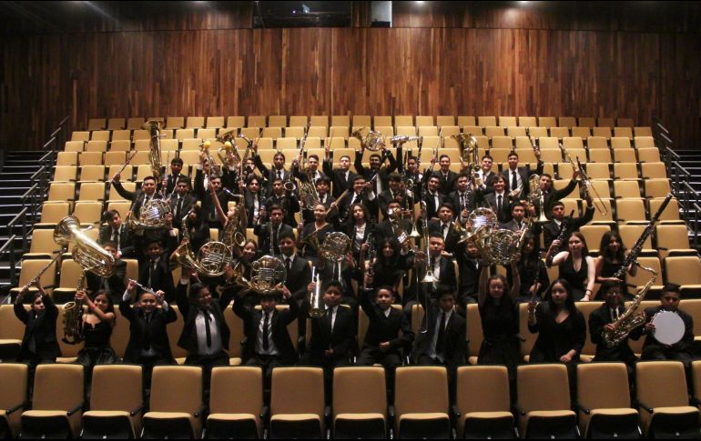 Se presentaron en el Centro para la Cultura y las Artes de la Ribera de Chapala, bajo la dirección del maestro Miguel Ángel Alatorre Álvarez, quien lideró el ensamble conformado a través de una convocatoria que lanzó la Secretaría de Cultura (SC) de Jalisco. CORTESÍA / SC Jalisco