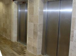 La niña quedó prensada sin que personal del hospital número 18, localizado en el fraccionamiento Villamar II, pudiese rescatarla con celeridad. EL INFORMADOR / ARCHIVO