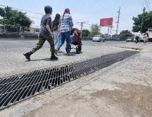 No es la primera vez que las lluvias sorprenden a los colonos y es que incluso una lluvia moderada con una duración de poco más de una hora es capaz de convertir una calle en un pequeño lago. EL INFORMADOR / ARCHIVO