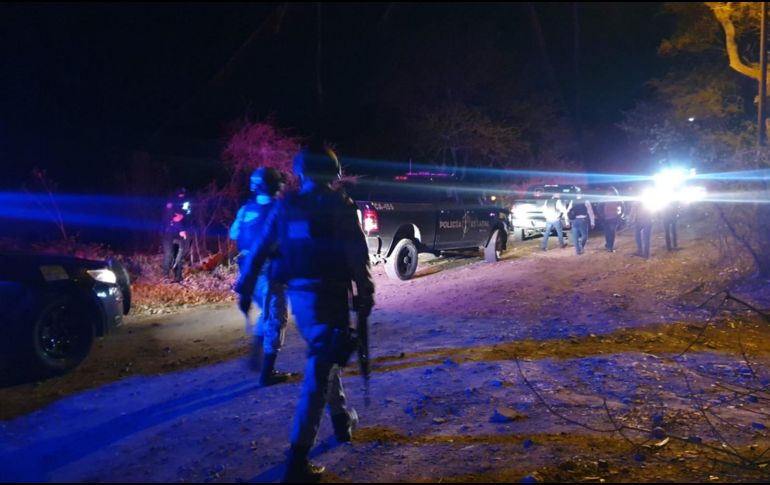 Los hechos ocurrieron en la Colonia Larios, en Tlajomulco de Zúñiga. Al lugar acudió personal de servicios médicos para brindar atención a los lesionados y trasladarlos a un hospital. EL INFORMADOR / R. Bobadilla