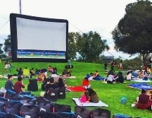 Si no tienes nada más que hacer esta noche reúne a tu familia, amigos y pareja para pasar juntos el atardecer en alguno de los espacios más representativos de la ciudad mientras hacen un picnic y ven películas. FACEBOOK / Cinema Live Guadalajara