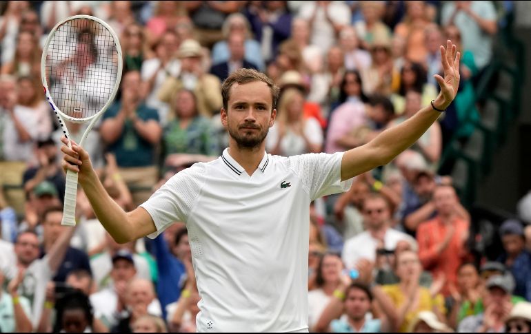 Daniil Medvedev estuvo a punto de sucumbir ante Chris Eubanks, pero sacó fuerzas para llegar a su primera semifinal en el All England Club. AP/A. Grant
