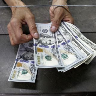 El dólar podría bajar hasta 15.50 pesos, según CI Banco