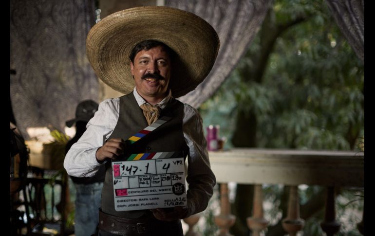 La serie de 10 episodios es narrada por el propio Jorge metido en la piel de Pancho Villa. EL INFORMADOR