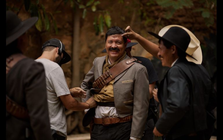 La serie de 10 episodios es narrada por el propio Jorge metido en la piel de Pancho Villa. EL INFORMADOR