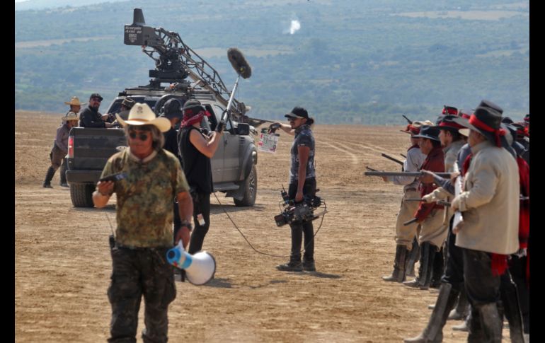 La serie de 10 episodios es narrada por el propio Jorge metido en la piel de Pancho Villa. EL INFORMADOR