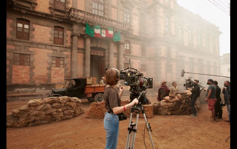 La serie de 10 episodios es narrada por el propio Jorge metido en la piel de Pancho Villa. EL INFORMADOR