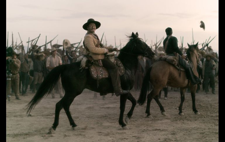 La serie de 10 episodios es narrada por el propio Jorge metido en la piel de Pancho Villa. EL INFORMADOR