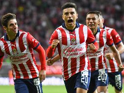 Chivas doblegó en casa al Necaxa y continúa como líder del torneo. IMAGO7