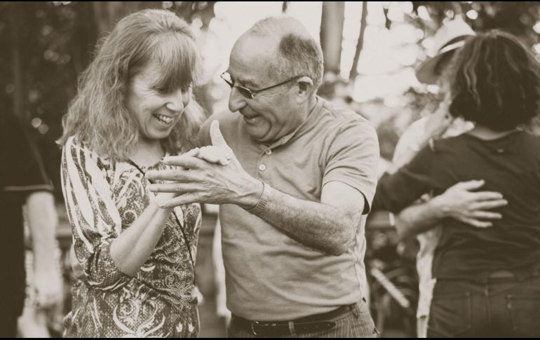 Entre otras ventajas sobre el resto, estos adultos mayores registran tasas más bajas de ansiedad y depresión. ESPECIAL/ Unsplash