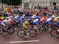 Además de la UCI, los órganos rectores del atletismo y la natación también han prohibido que los deportistas que pasaron por la pubertad masculina participen en eventos femeninos. EFE / ARCHIVO