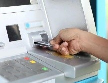 Si el cajero no te da dinero y te vacía tu cuenta, llama inmediatamente al número que está en el reverso de tu tarjeta. ESPECIAL